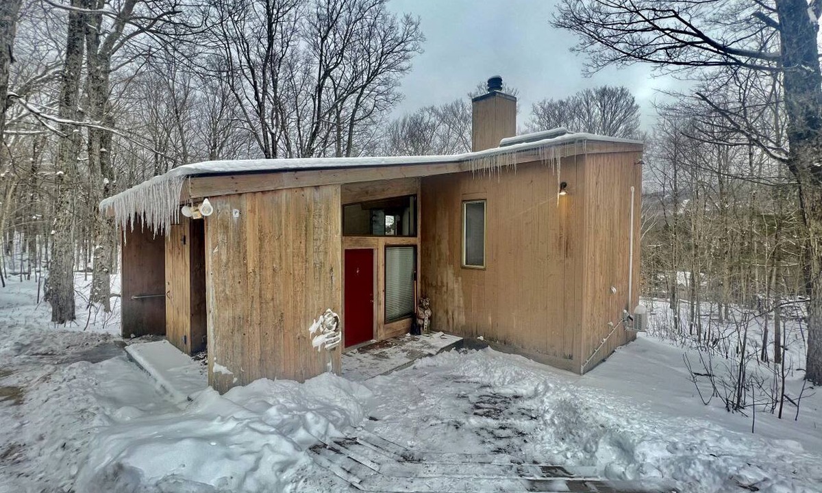 Forest Farms Cabin | Luminous Cabin Ideal for Families or Groups in Vermont