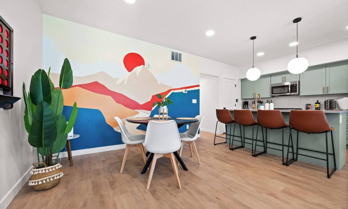 People's Freeway Condo | LUX SLC Townhome King Bd Garage Sauna Near Airport