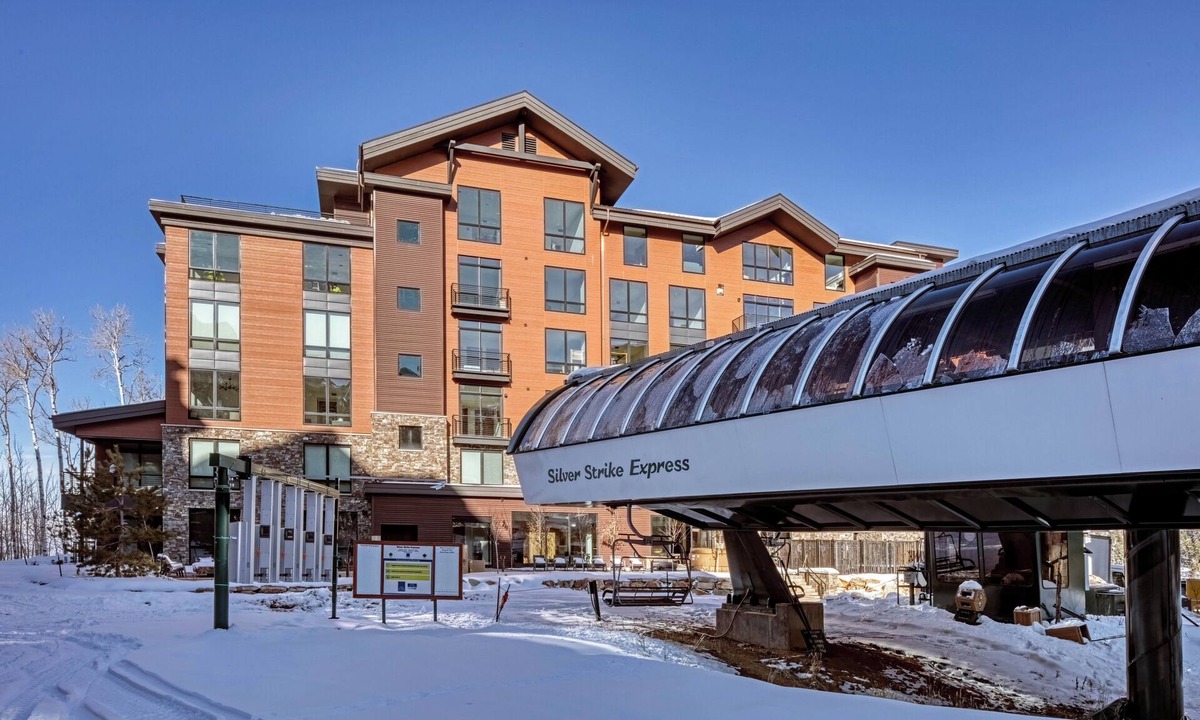 Empire Pass Condo | Luxe Deer Valley Ski-In/Out. 50 ft to Lift. Bowling Alley, Hot Tub & Ski Valet