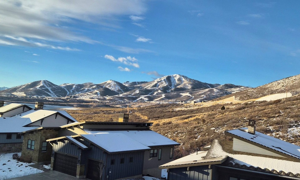 Deer Mountain House | Luxe townhome.Deervalley &Jordanelle Views.8-10min to ski resorts, 2 car garage