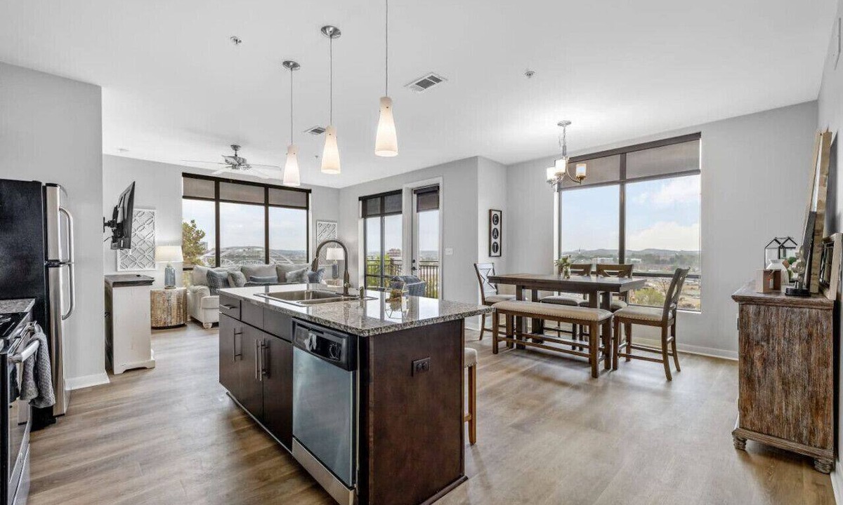 Rolling Mill Hill Condo | Luxurious Downtown High floor Corner-2bd2bth-#520