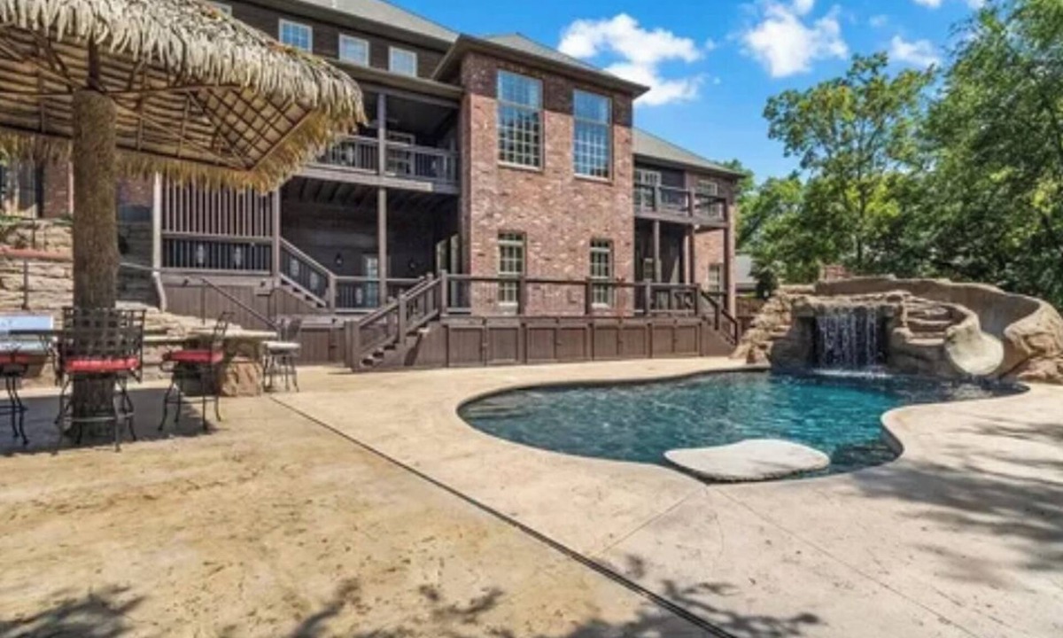 Bentonville House | Luxurious & Spacious Bentonville Custom European Home- Remodel-w/Oasis Pool!