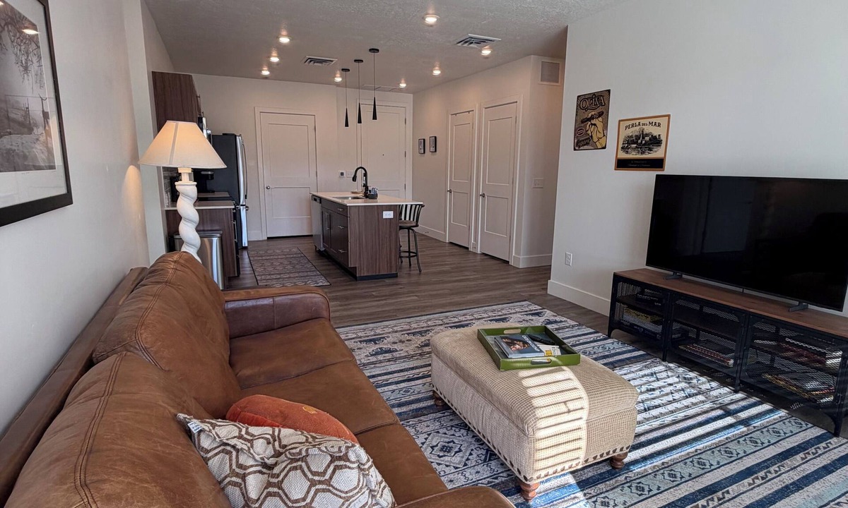 Salt Lake City Apartment | Luxury 2-BR, 3 BTH apartment in Millcreek, MNTN views, Private Balcony, Parking