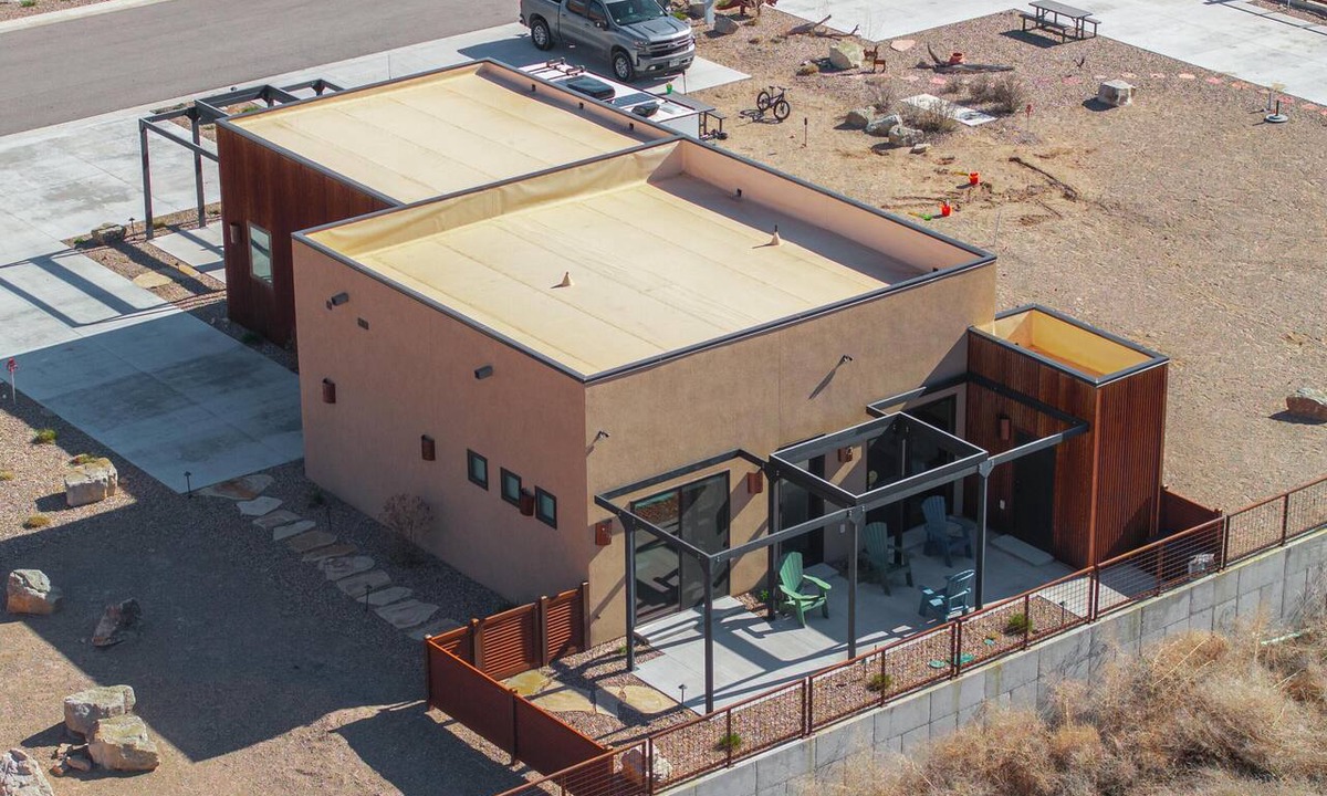 Moab House | Luxury Casita R5 - 2 Master Suites and 2.5 Bathrooms