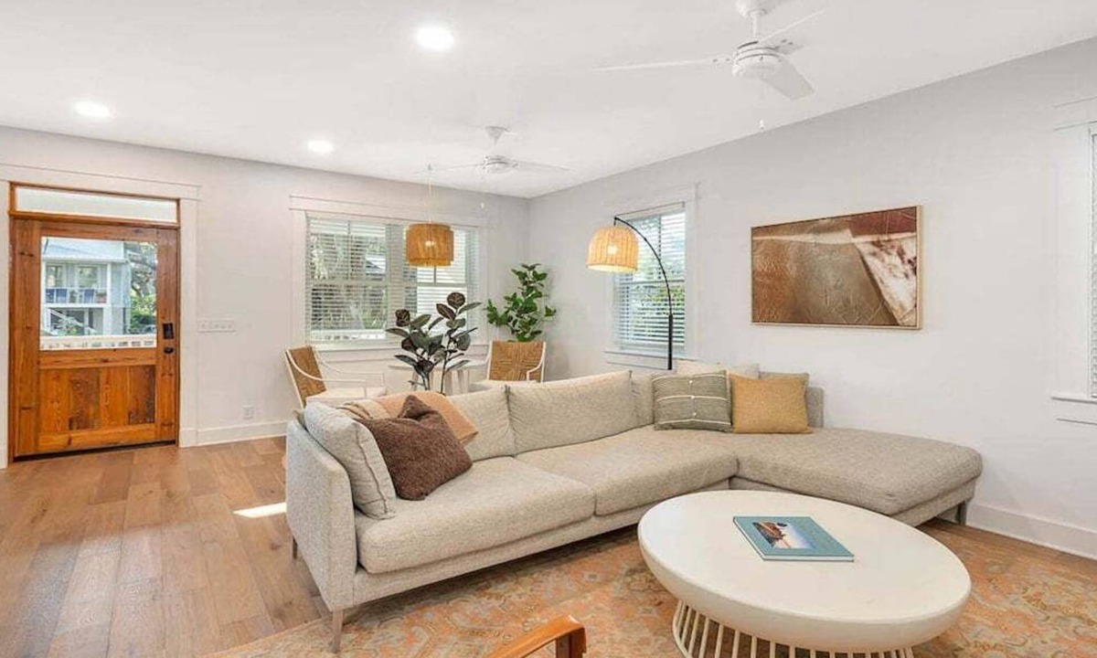 King City House | Luxury East Beach Cottage Steps to Beach Access | Twin Oaks St. Simons Island