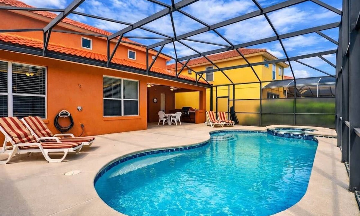 Watersong House | Luxury Family Getaway 4 Bedrooms 5 Bathrooms 25 Minutes to the Disney Magic!