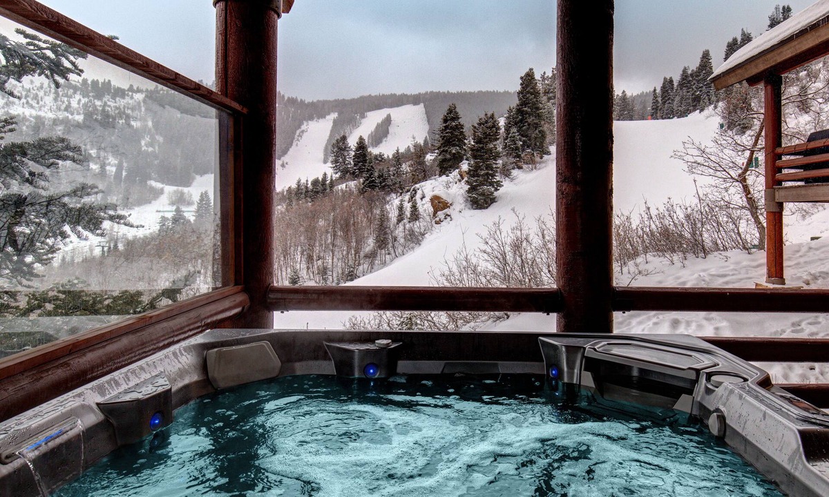 Deer Valley House | Luxury Home with Gourmet Kitchen, Hot Tub & Mountain Design! Deer Valley Maconnerie 5