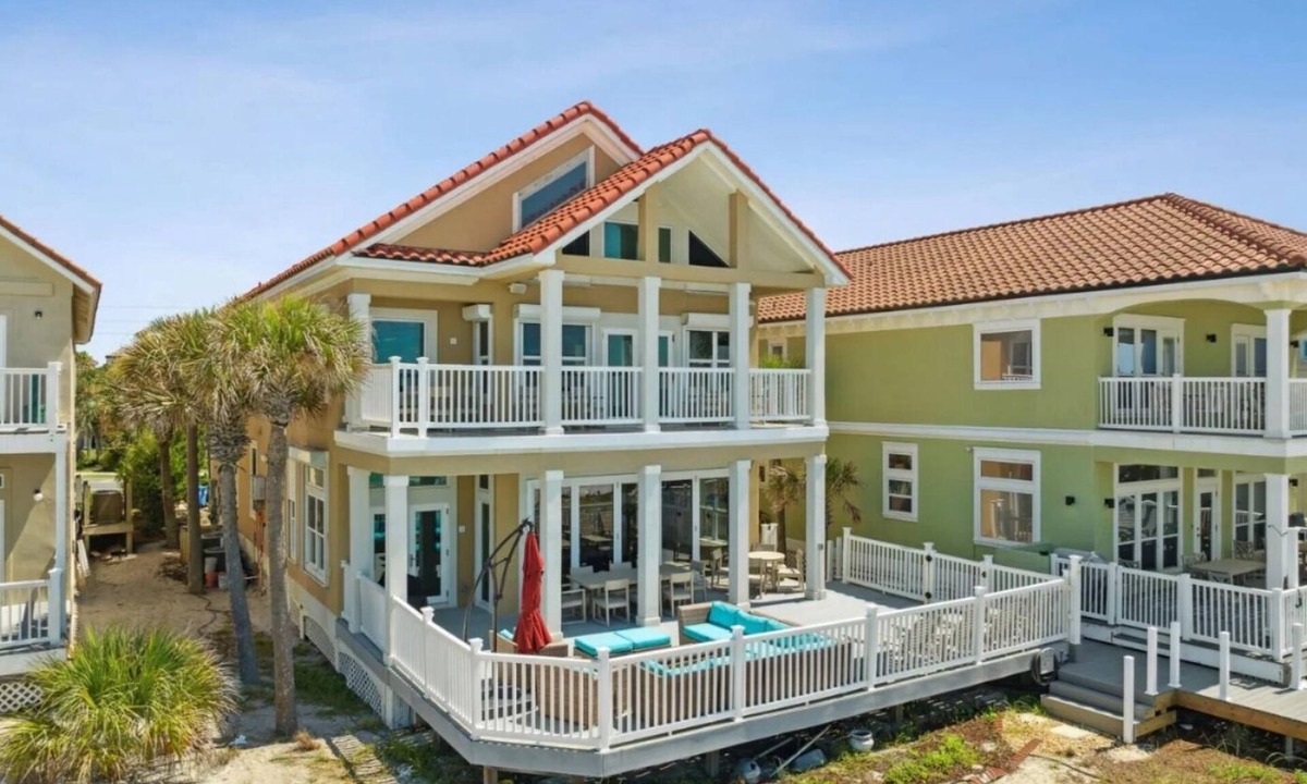 Hollywood Beach House | Luxury Oceanfront Beach House, 7 Bed/6.5 bath. 4800 Sq Feet sleeps 20! Amazing!