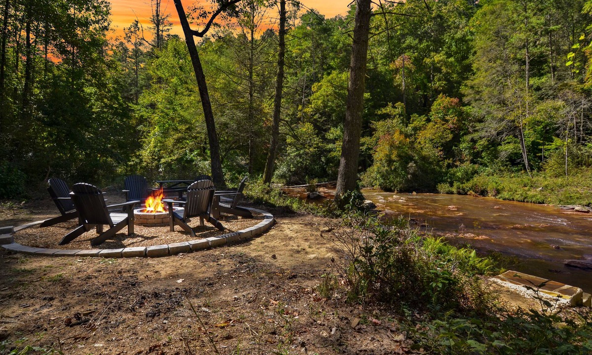 Ellijay Cabin | LUXURY RIVERFRONT PRIVATE RETREAT > GameRoom-CoveredHotTub-Fiber-Resort