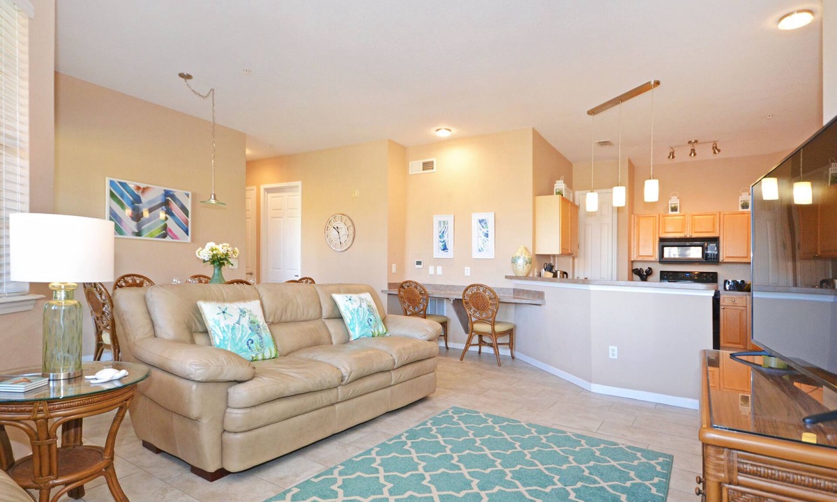Loughman Condo | Luxury Top Floor Condo, 3 Bedroom, Disney 10 Mins