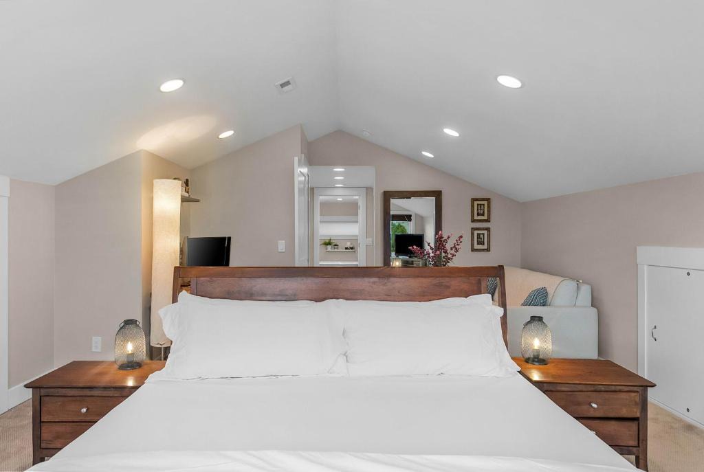Madrona Apartment | Madrona Bliss A Modern Escape