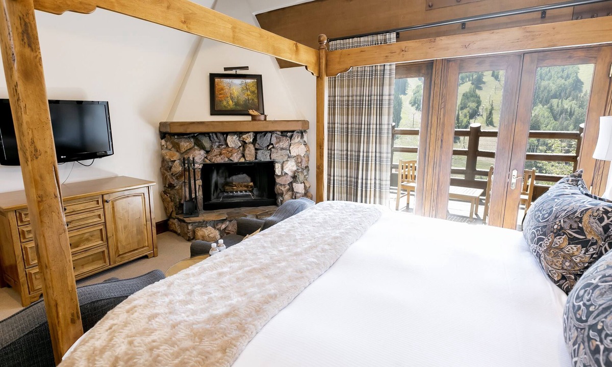 Deer Valley Hotel | Main Lodge Luxury King Room With Hot Tub Hotel Room by RedAwning