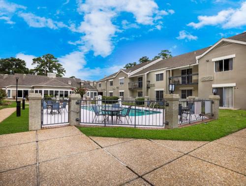 Savannah Hotel | MainStay Suites Savannah Midtown