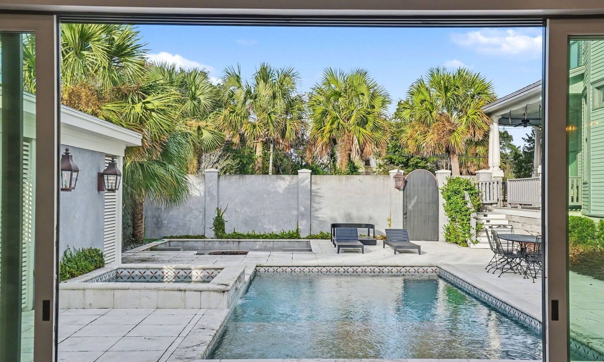 Metropolitan House | Maison Barnard | Starland's Most Stunning Home + Private Pool, Event Space