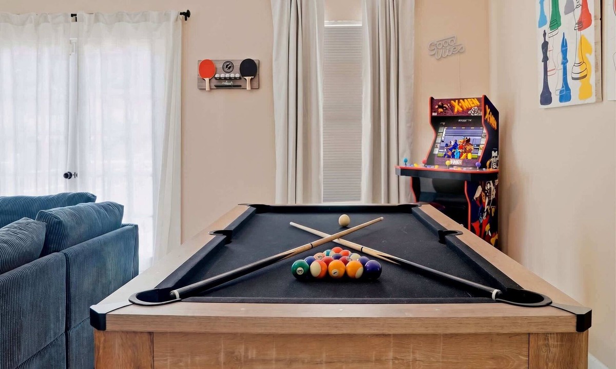 South Seminole Heights House | Massive Villa-Game Room, Firepit, BBQ, Sleeps 12!