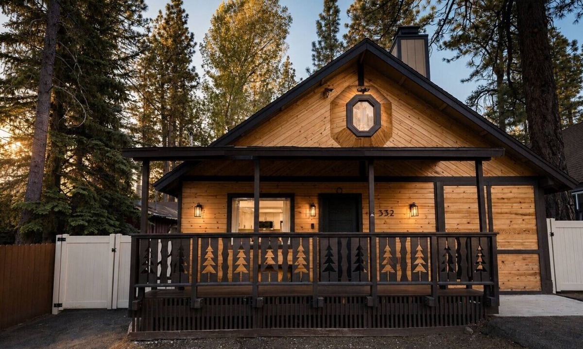 Big Bear City Cabin | Maverick`s Cabin - HotTub, GameRm, Firepit, fenced