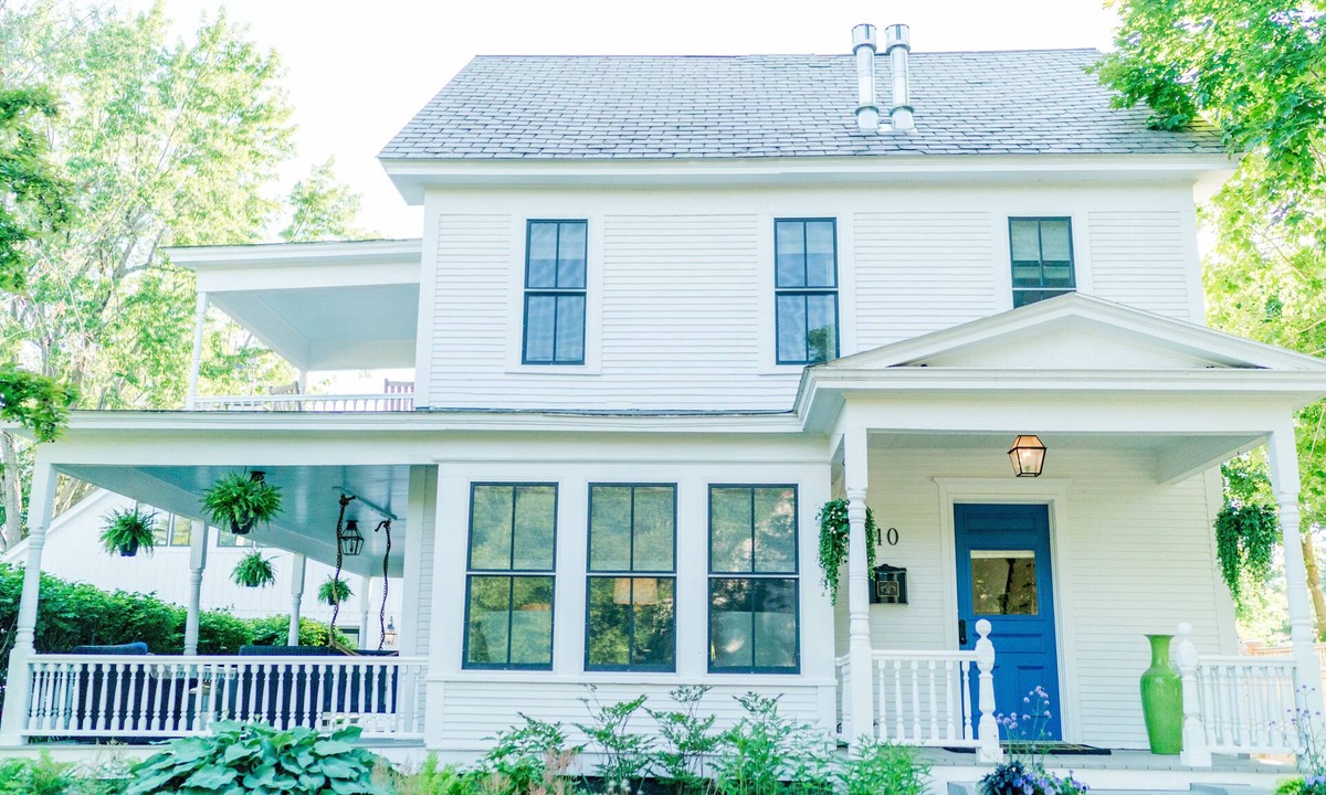 Middlebury House | Middlebury, VT In town Recently renovated four bedroom Luxury Home,sleeps 8