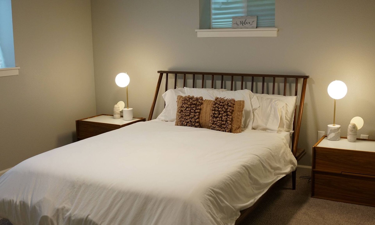 Northwest Everett House | Modern 1BR Near Providence & Boeing - Fast WiFi & Work Desk