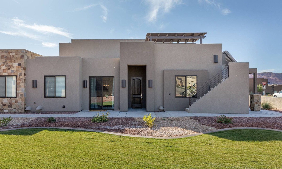 St. George Villa | Modern 3BR with Rooftop Fire Pit!