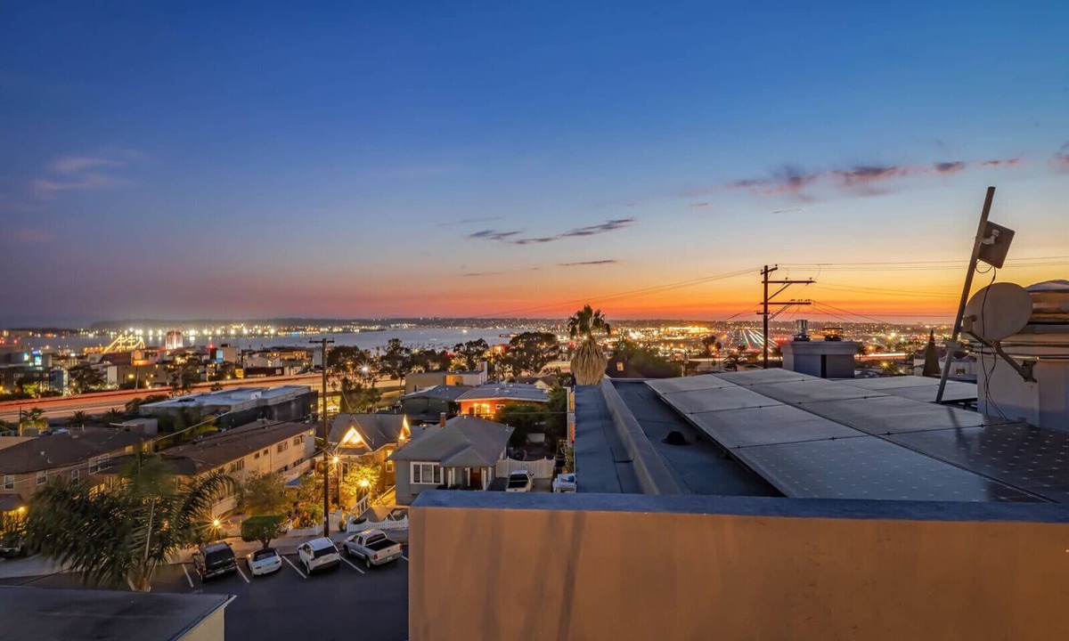 Bankers Hill House | Modern 4BR/4B With Views of Harbor and Downtown