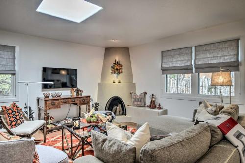 Vista Encantada House | Modern Condo w/Santa Fe Charm 1 Mi to Plaza