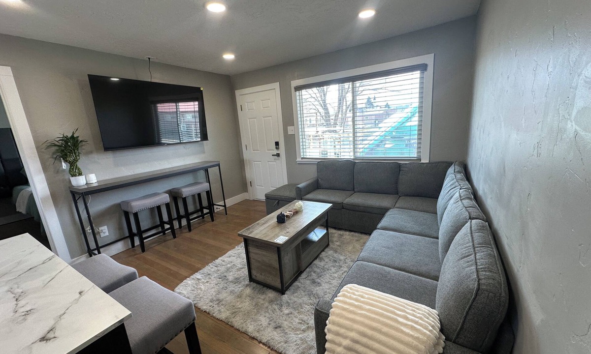 Loa Apartment | Modern Escape