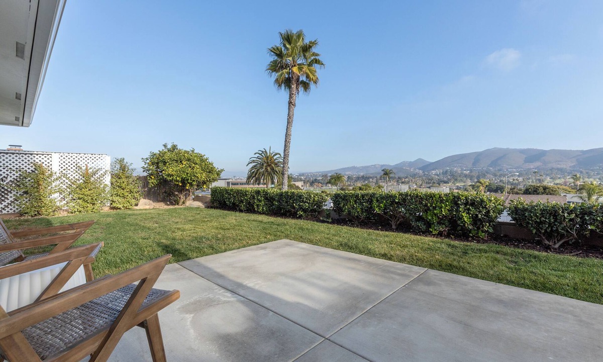 Lake San Marcos House | Modern Escape w/Views. Walk to Lake, Resort, Golf & Dining. Pet Friendly