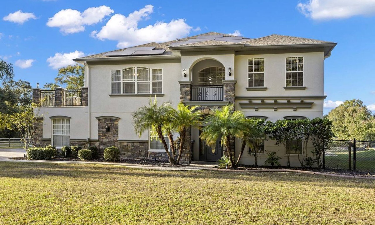 Port Richey House | Modern Spacious Getaway: Heated Pool, Movie Room, Huge Yard & Event-Friendly in New Port Richey, Florida