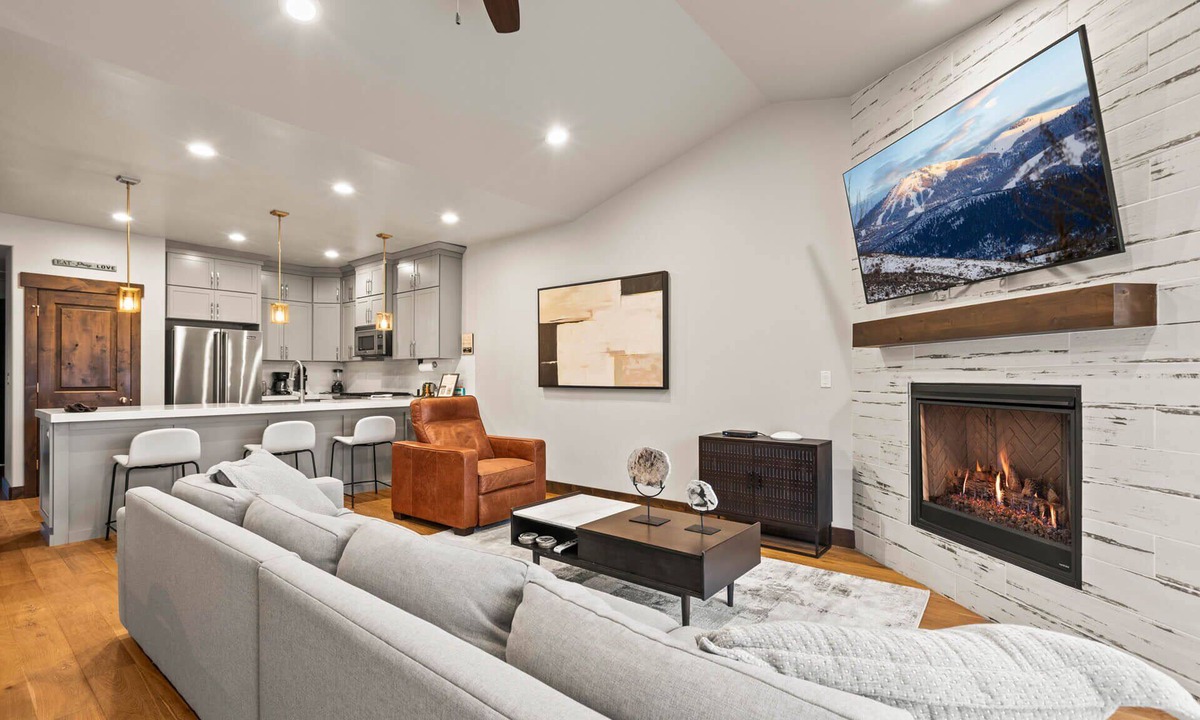 Park City House | Moose Mgmt at Black Rock 14442: Fully Equipped Kitchen-Pvt Hot Tub-Dogs Welcome