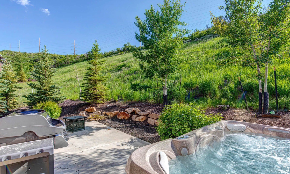 Park City House | Moose Mgmt at Retreat 1037: Three King Beds-Pool-Pvt. Hot Tub and Firepit- Wifi