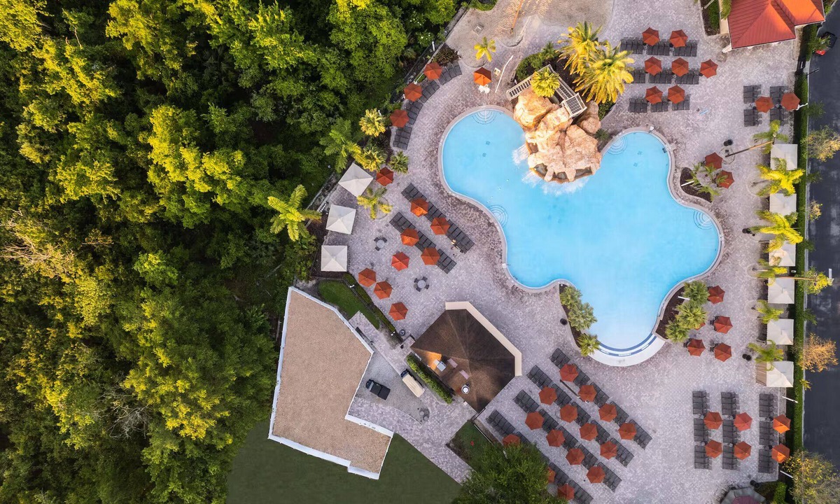 West Kissimmee Hotel | More Than a Stay—A Better Way to Travel! 2 Units with Kitchen, Outdoor Pool!