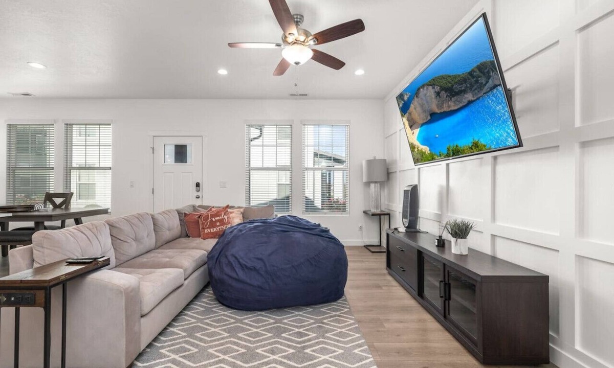 Daybreak Villa | Mountain Dreams | 2 Car Garage | Office | Brand new