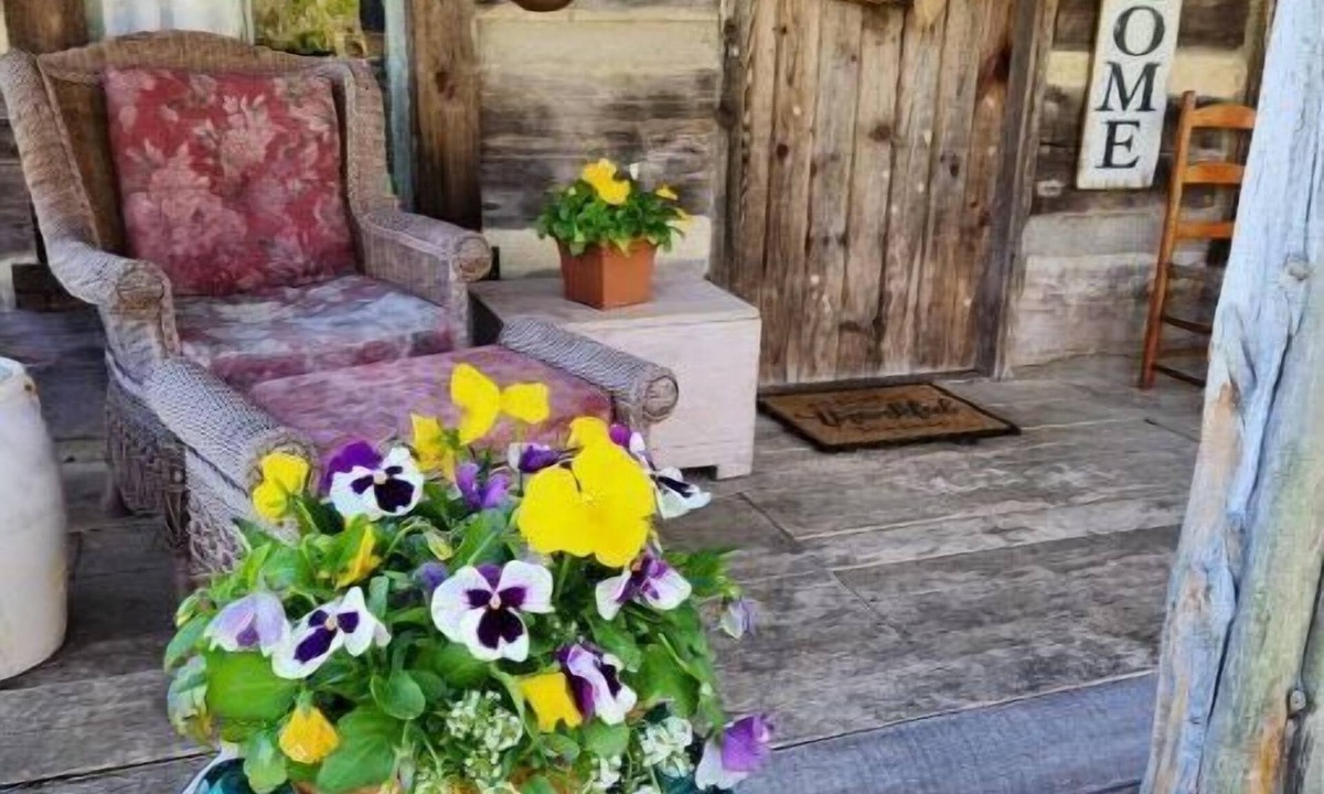 Berry Cabin | Mullins Log Cabin 1850s rustic cabin near Ark Sits on 5 ac 15 min to ARK