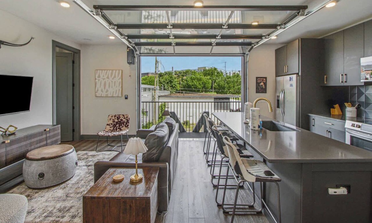 Rolling Mill Hill Condo | Muse | Sleek & stylish condo with central AC, full kitchen & fitness room