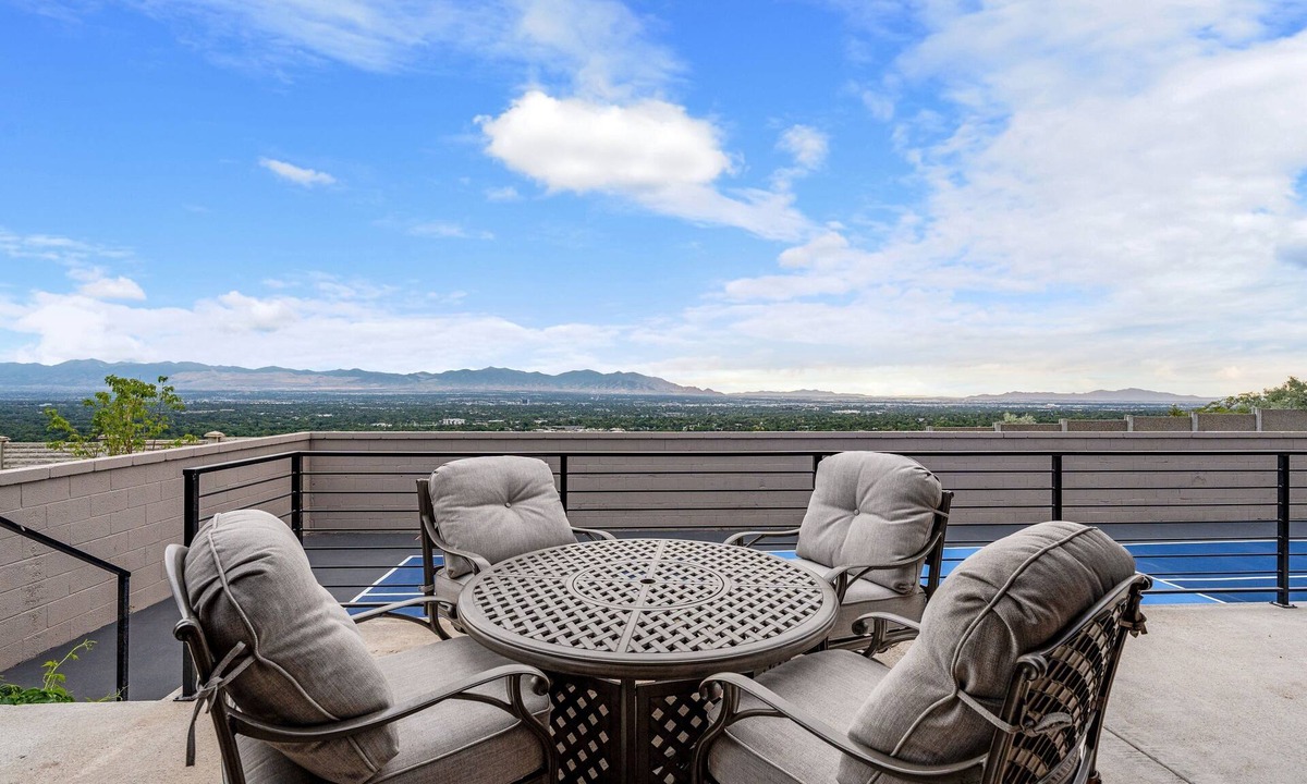 Olympus Cove Villa | NEW! All-New Luxe Stay Views, Sauna & Hot Tub