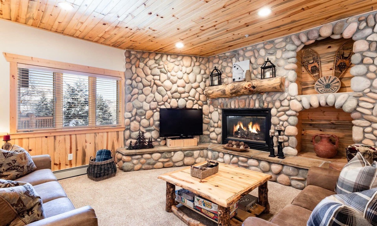 Park City House | New! Exquisite Log Cabin home-HOT TUB, FIREPLACE, AC, Garage, walk to SKI lift