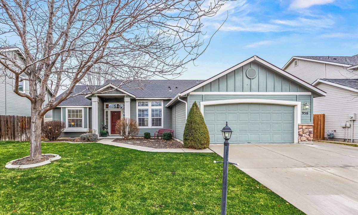 Meridian House | NEW! Modern Meridian vacation home - Foosball, Air Hockey, Steps from POOL