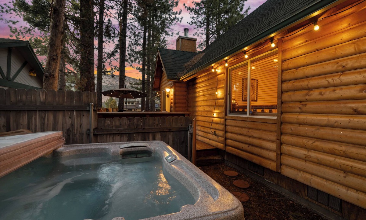 Big Bear City Cabin | New: Rustic Cabin, Hot Tub, Games