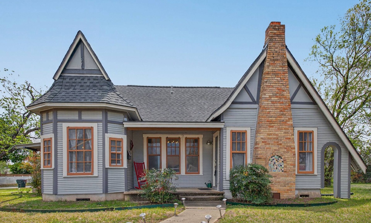 Seguin House | New! Stunning Pet-Friendly Home + 3 Min to DT!