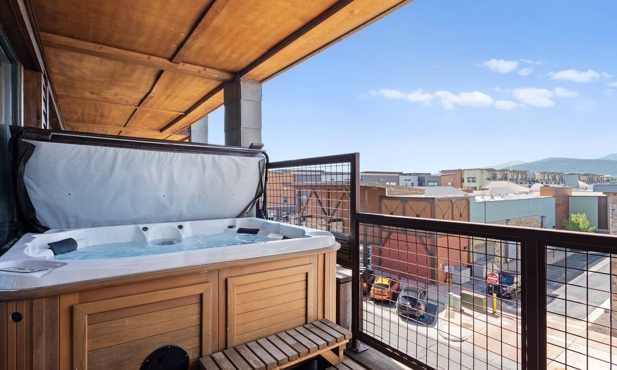 Kimball Junction Condo | Newpark 304-A | Private Hot Tub | Kitchenette | Olympic Park & Mtn View | Fireplace | Pool & Hot Tub