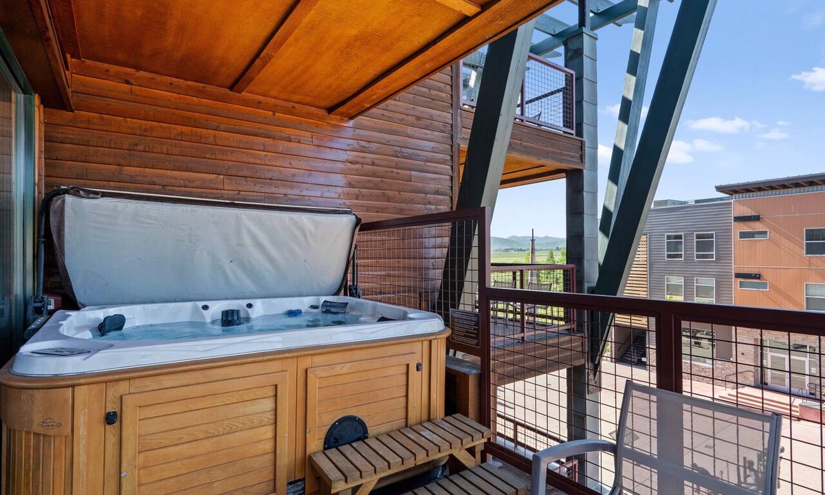 Kimball Junction Condo | Newpark 313-A | Private Hot Tub | Kitchenette | Mountain & Preserve Views | Fireplace | End Unit