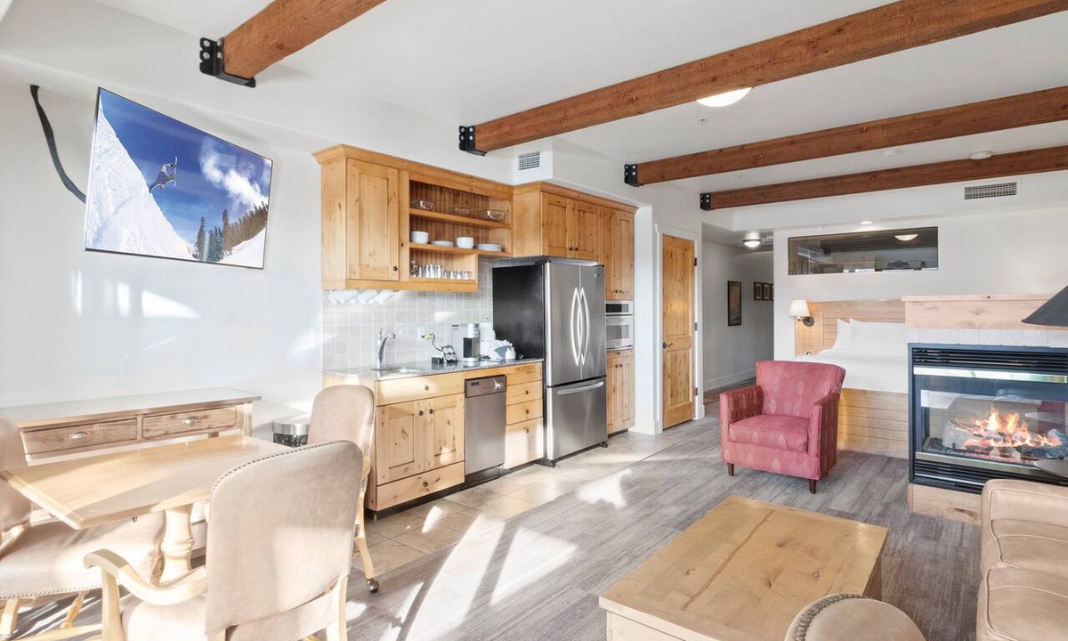 Kimball Junction Condo | Newpark 402 | Private Hot Tub | Kitchenette | Olympic Park & Mountain Views | Balcony | Top Floor