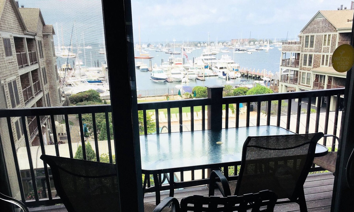 Yachting Village Resort | Newport Onshore Resort 3 BR, 2 king beds, 2 twins, 2 Queen sofa, 3 full baths