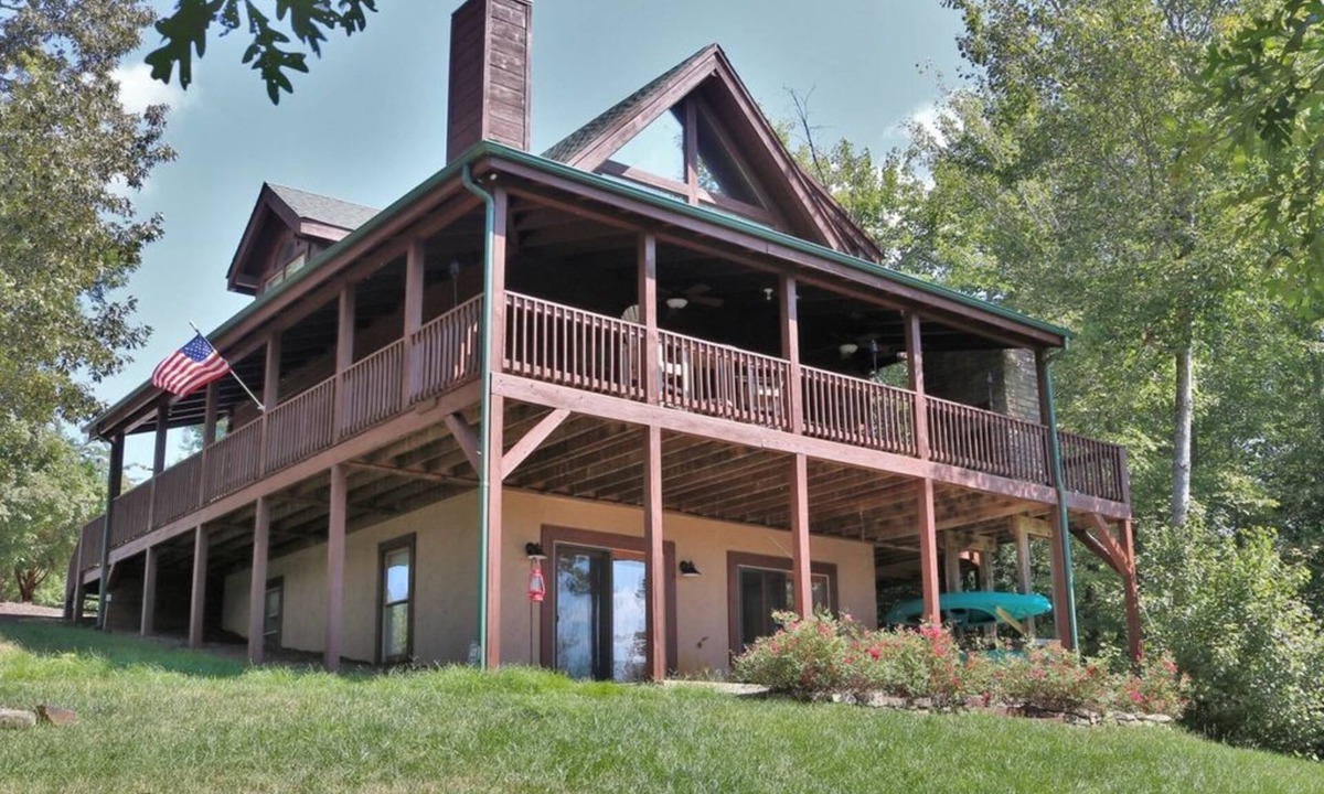 Laurel Lakes Cabin | Nice Views, Lake Access, 2 Kayaks, Log Home, Paved Roads - Honey Bee Hill