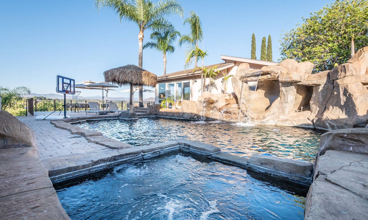 Lake Hodges House | Oasis Dream- very large Pool Slide/GameRoom/Pool/Hottub/Casita