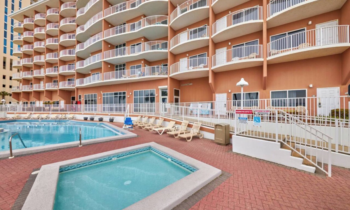 West Panama City Beach Hotel | Palmetto | Classic QQ | Family Beach Trip | Near Pier Park