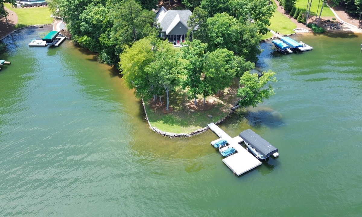 Eatonton House | Paradise Point on Lake Oconee with amazing views of the Lake!