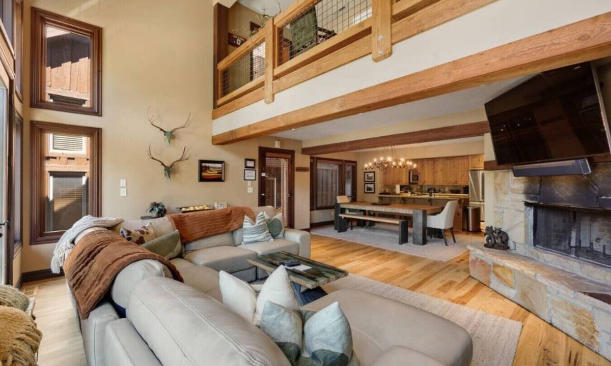 Deer Valley Villa | Park City 5BR with Private Hot Tub, Theater and Game Loft and Free Shuttle