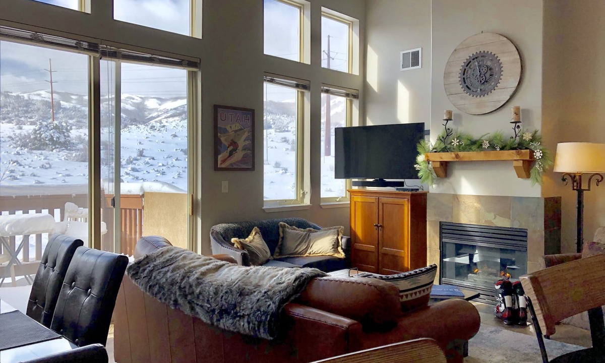 Kimball Junction Condo | PARK CITY. Sunny 2 BR+loft. Mtn views. Near Canyons, Kimball, Woodward, Outlets