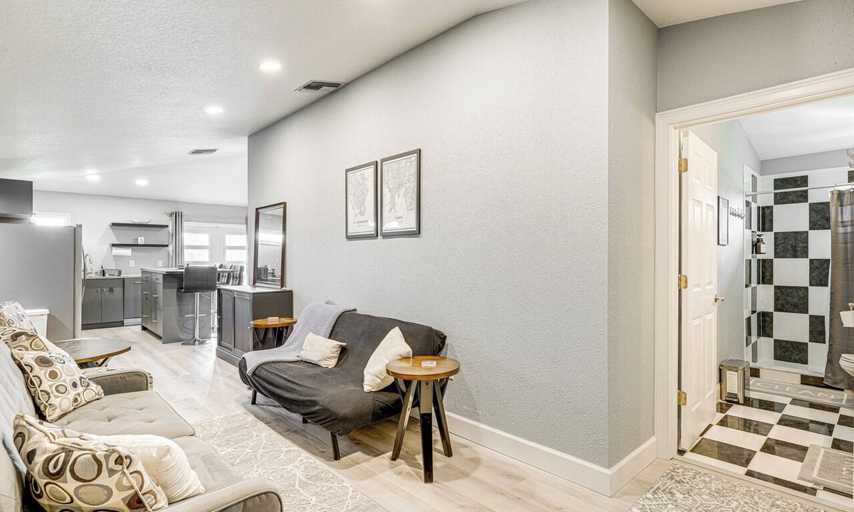 Greater Northdale Apartment | Pasture & Pond Views: Lovely Lutz Apartment